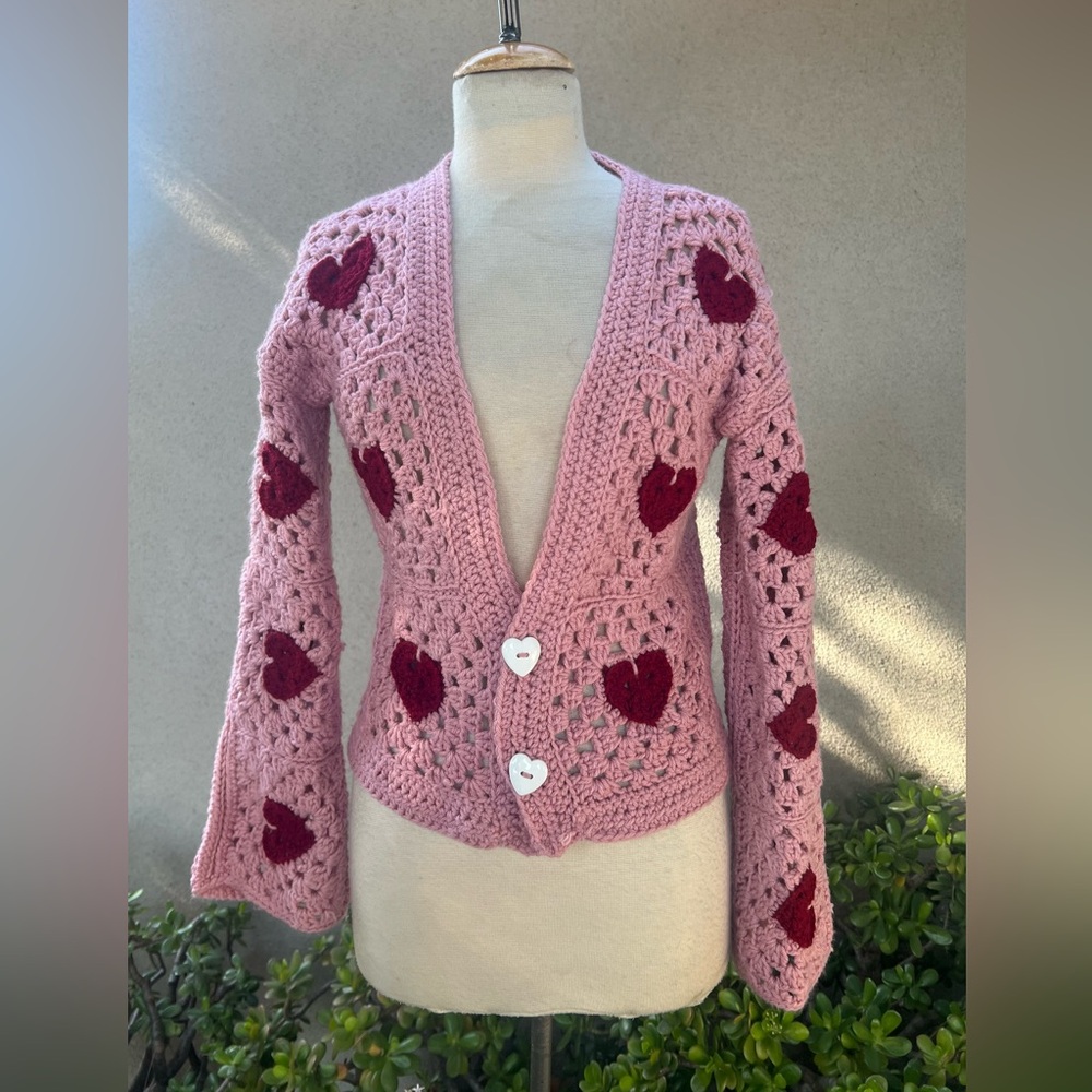 Boho crochet short cardigan sweater pink red hearts theme Sz S/M.